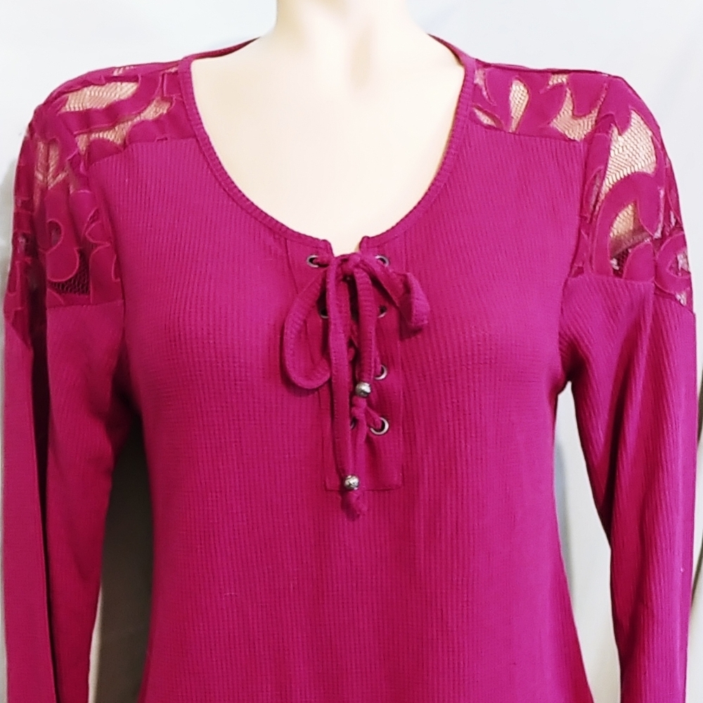 Style and co fuchsia lace inlay textured top